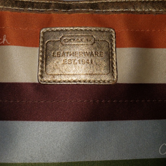 🎯Coach larger purse for sale only.Yes it is USED. - Picture 3 of 8